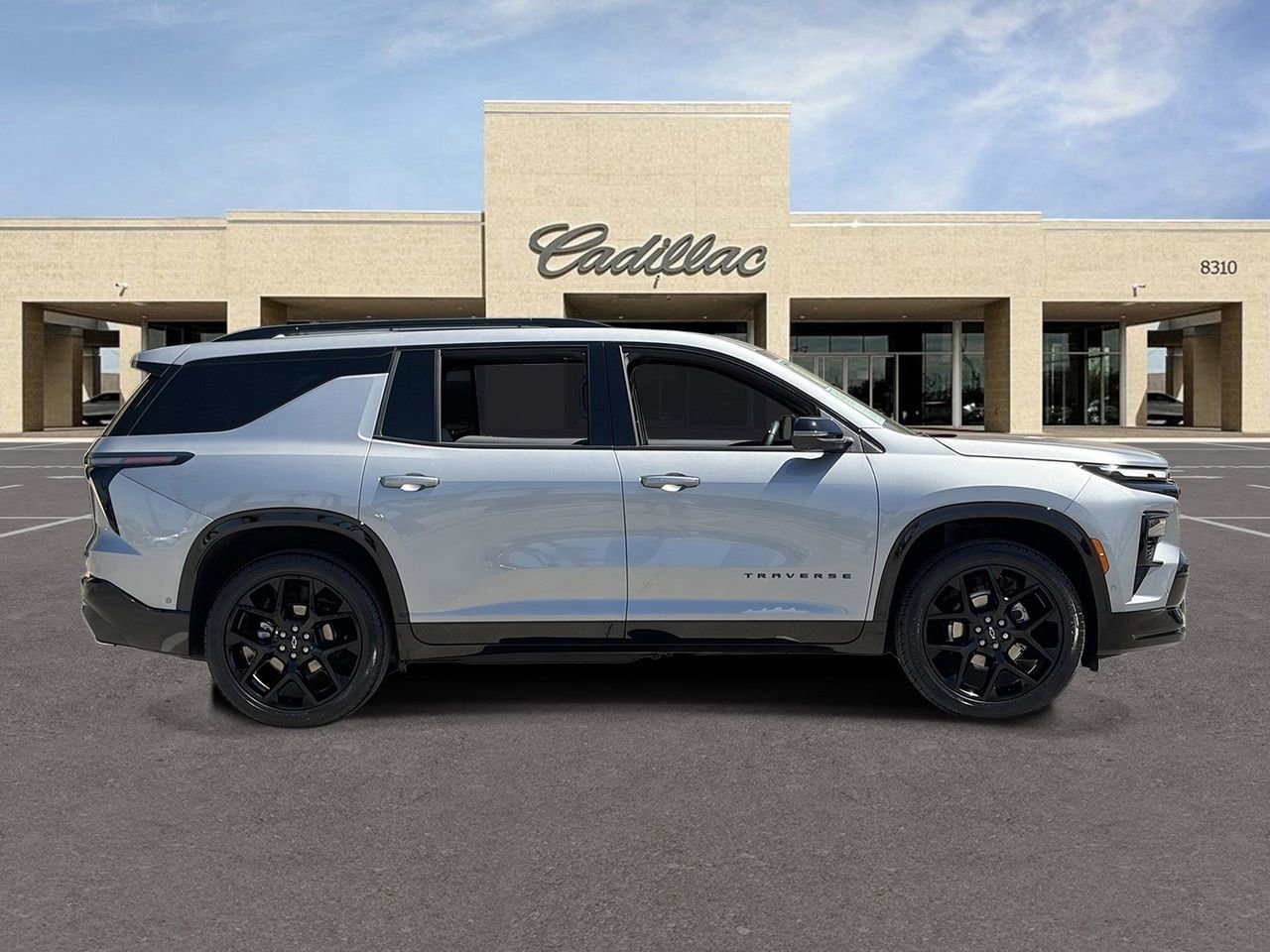 Used 2025 Chevrolet Traverse RS FWD image 4