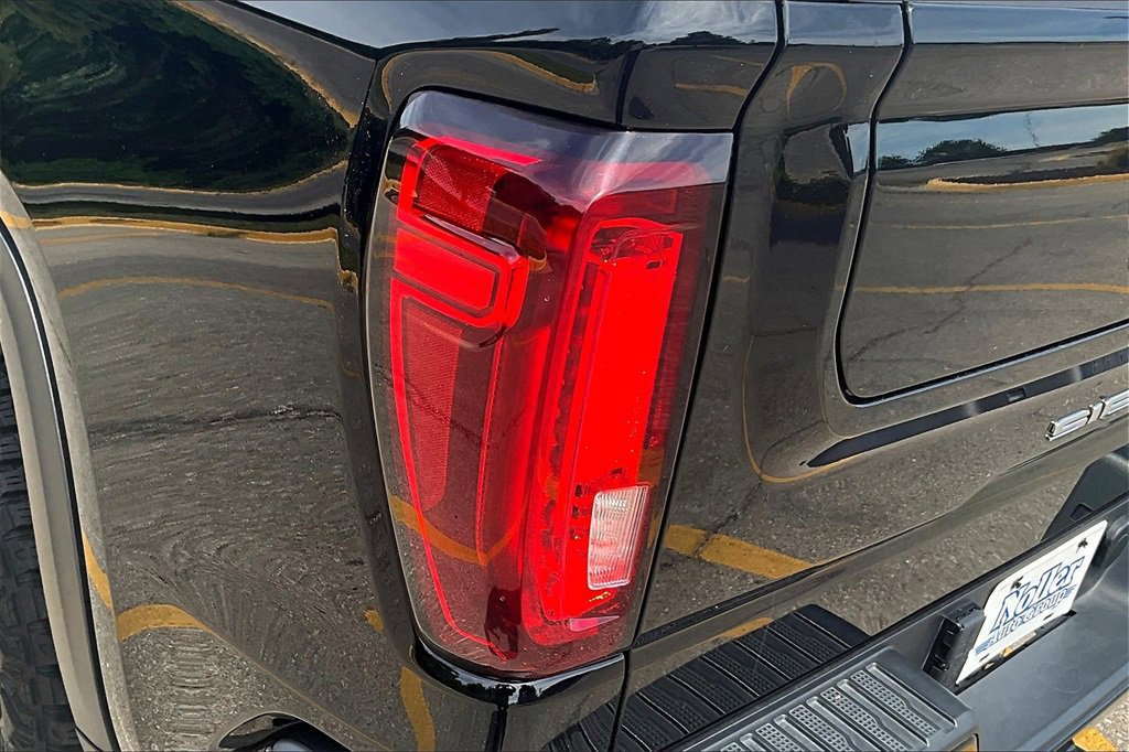 Used 2025 GMC Sierra 1500 AT4X image 31