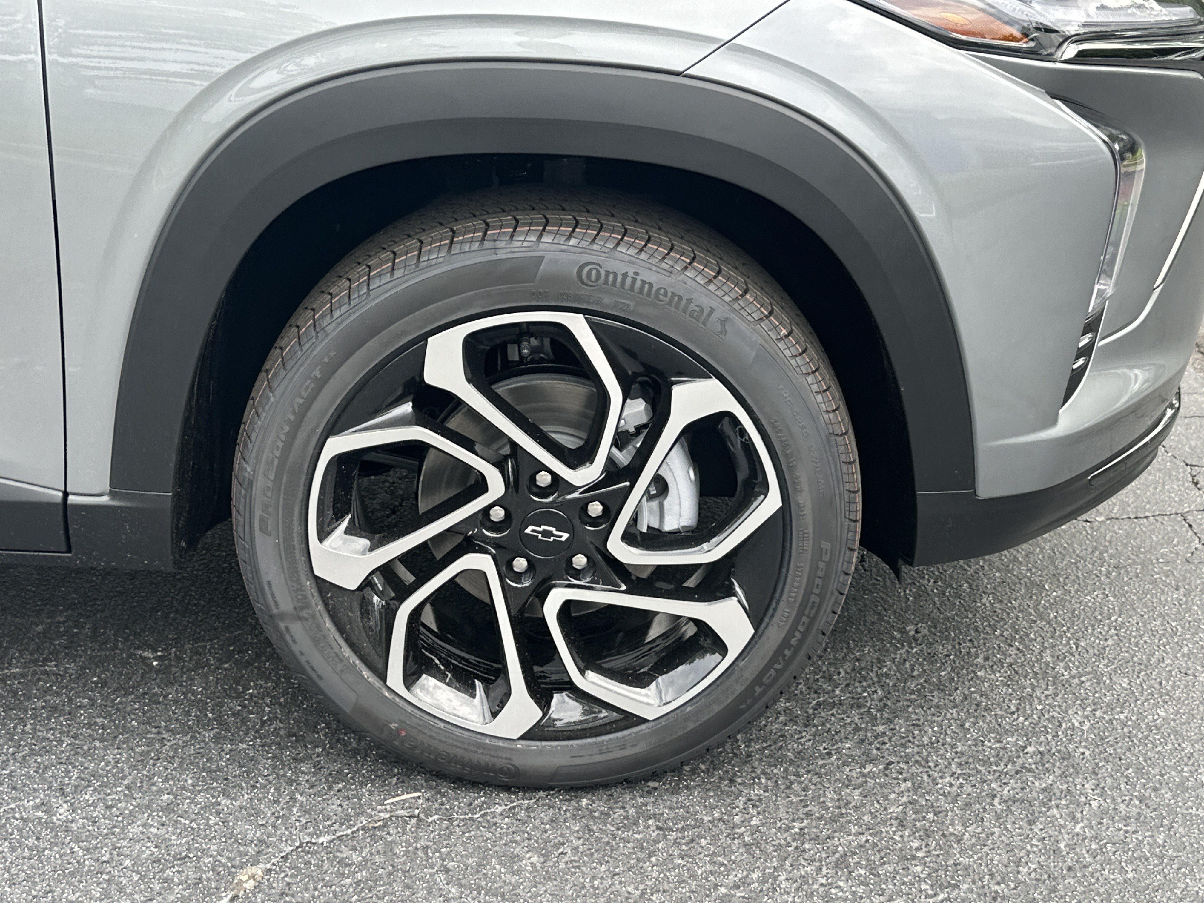 New 2026 Chevrolet Trax RS w/ Sunroof Package FWD image 12