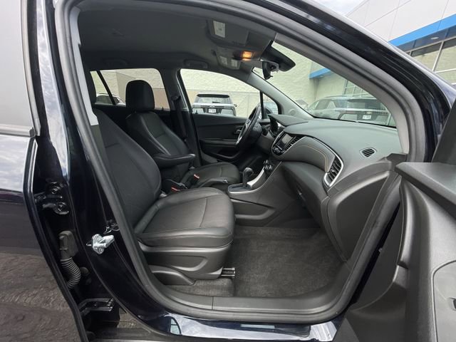 Certified 2022 Chevrolet Trax LT w/ LT Convenience Package AWD/4WD image 25