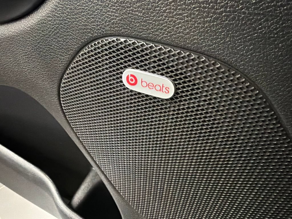 Used 2018 Dodge Durango R/T w/ Technology Group AWD/4WD image 26