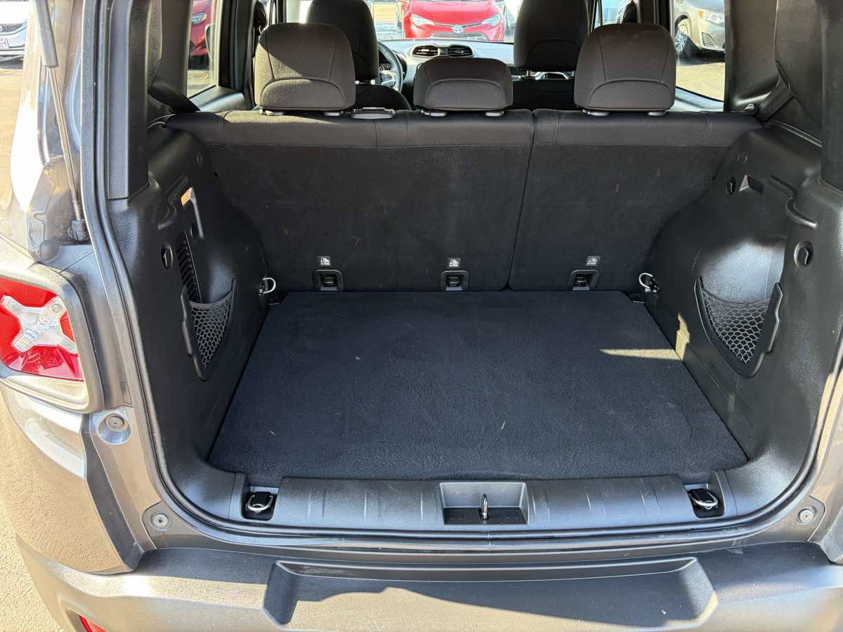 Used 2020 Jeep Renegade Latitude image 21