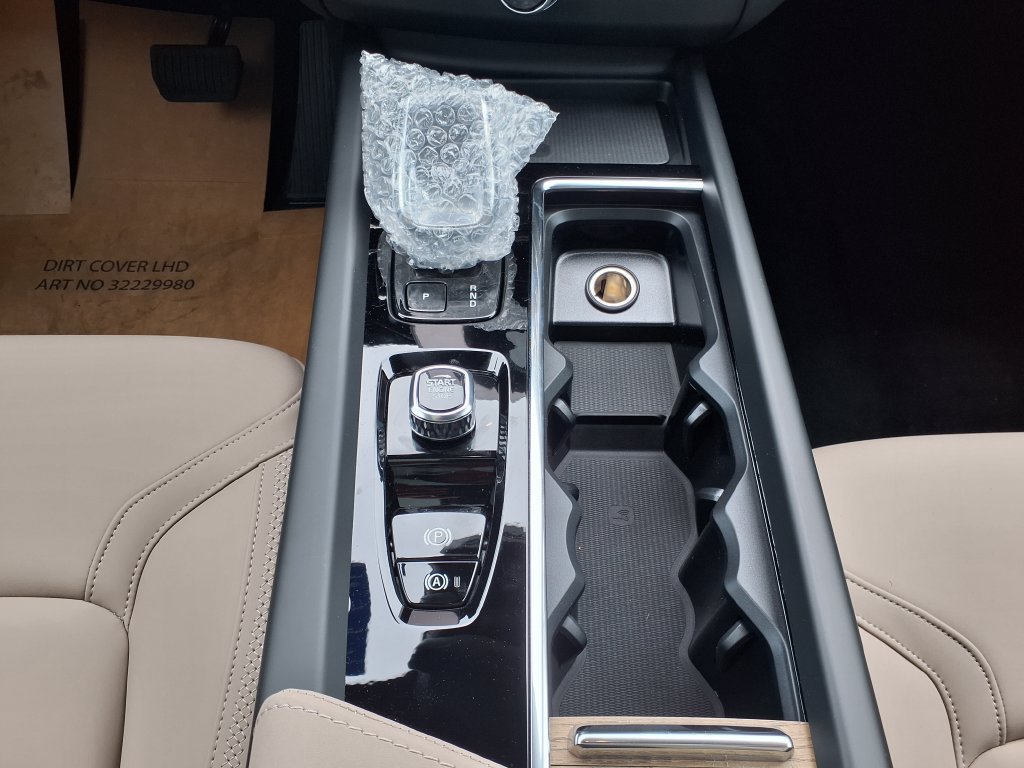 New 2026 Volvo XC60 B5 Plus w/ Protection Package Premier AWD/4WD image 24