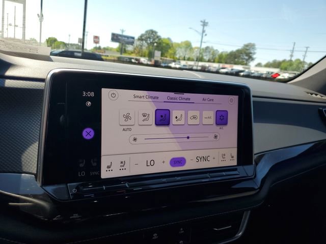 Used 2025 Volkswagen Atlas Cross Sport SEL image 20