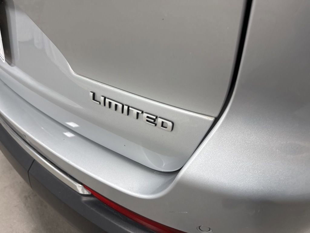 Used 2024 Jeep Grand Cherokee L Limited w/ Luxury Tech Group II image 19