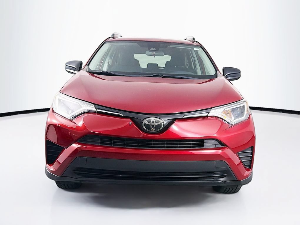 Used 2018 Toyota RAV4 LE FWD image 2