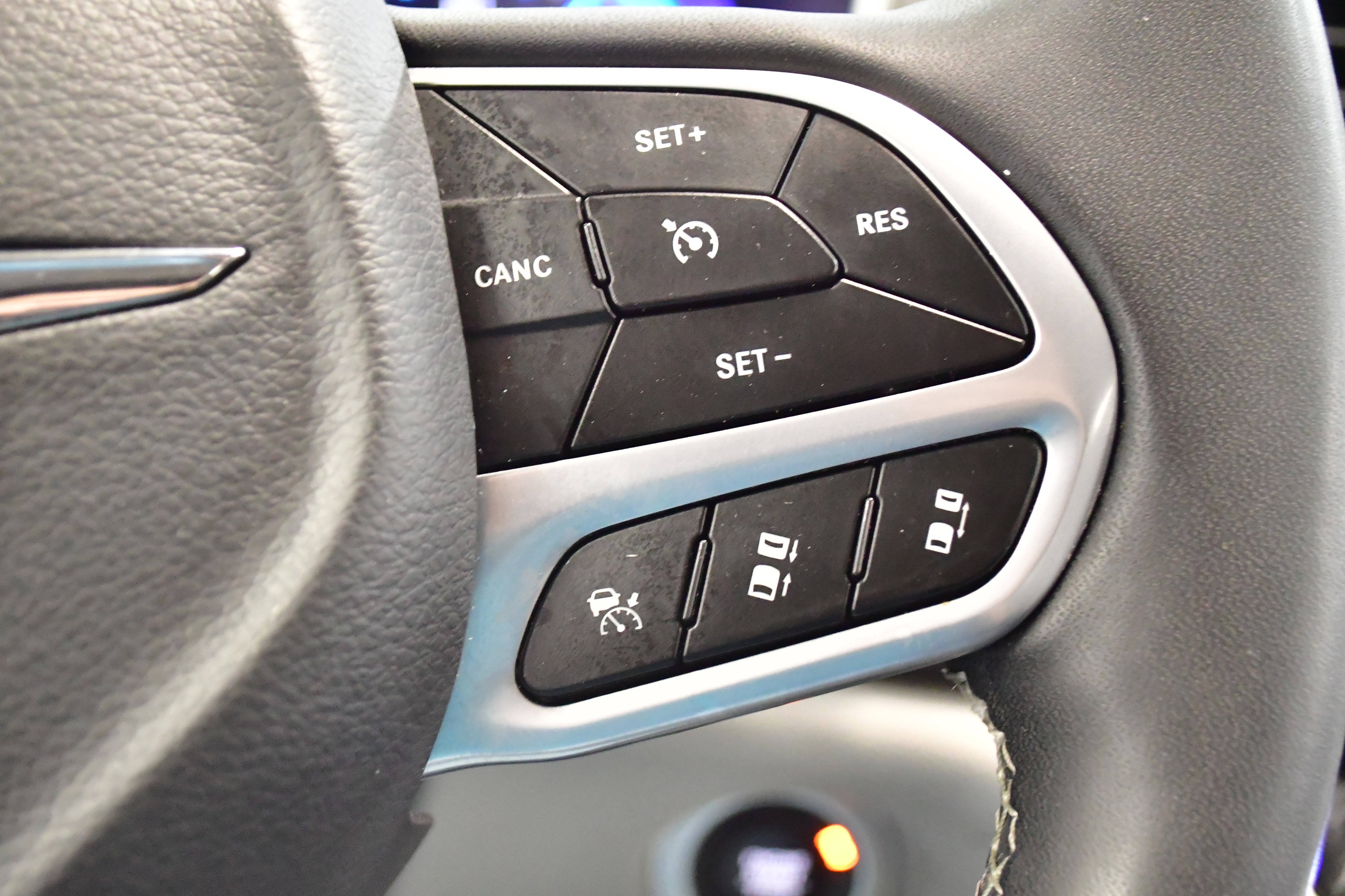 Used 2023 Chrysler Pacifica Touring-L FWD image 25