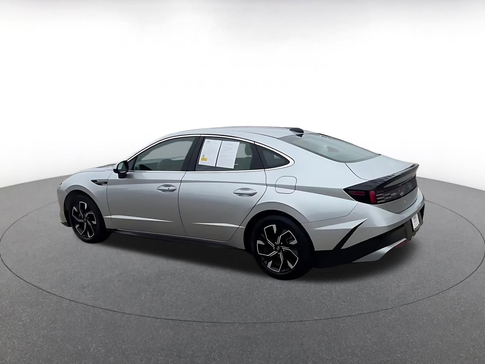 Used 2025 Hyundai Sonata SEL FWD image 12