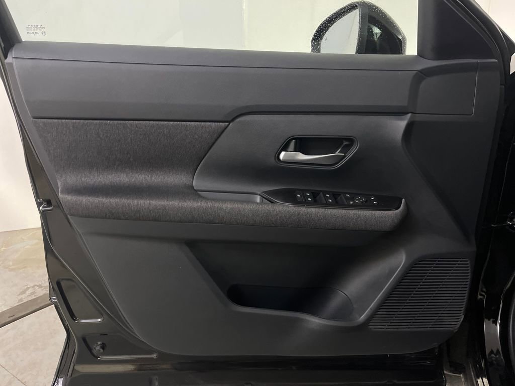 Used 2025 Nissan Kicks SV image 27