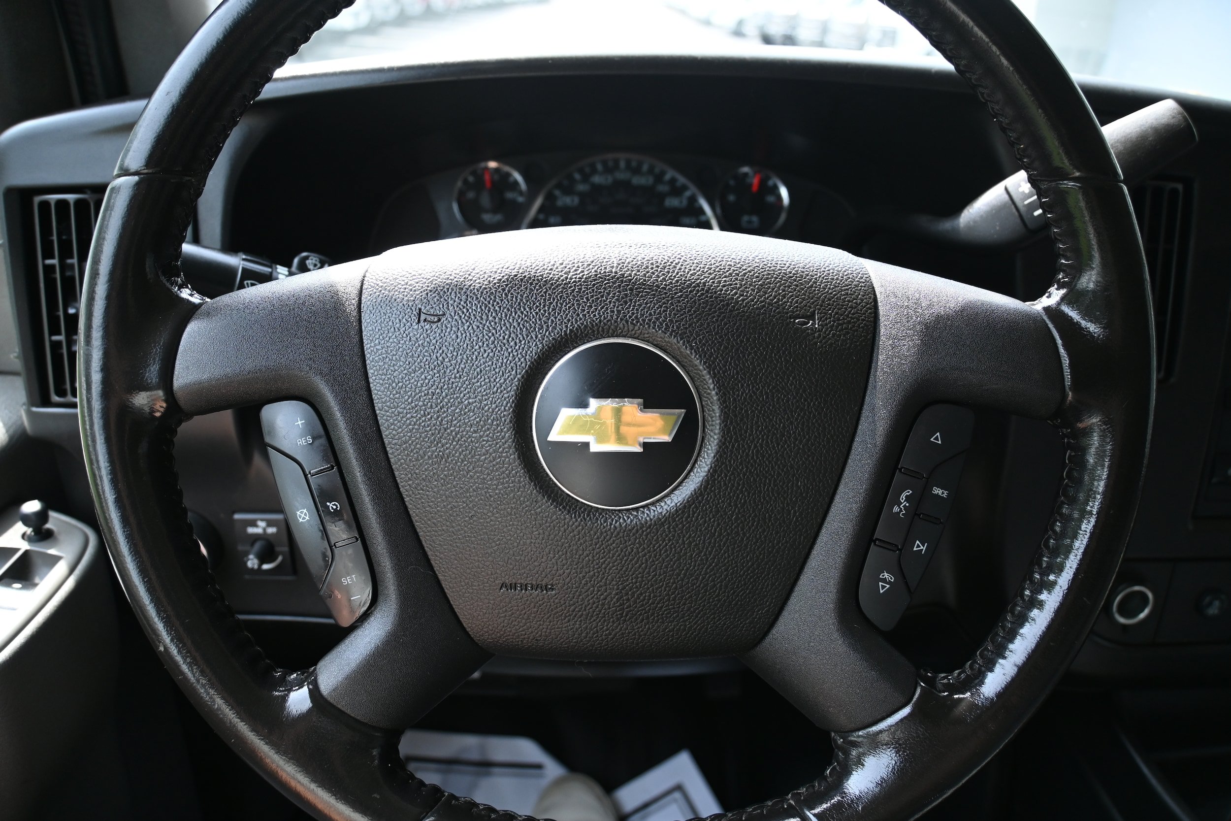 Used 2020 Chevrolet Express 2500 w/ Driver Convenience Package RWD image 5