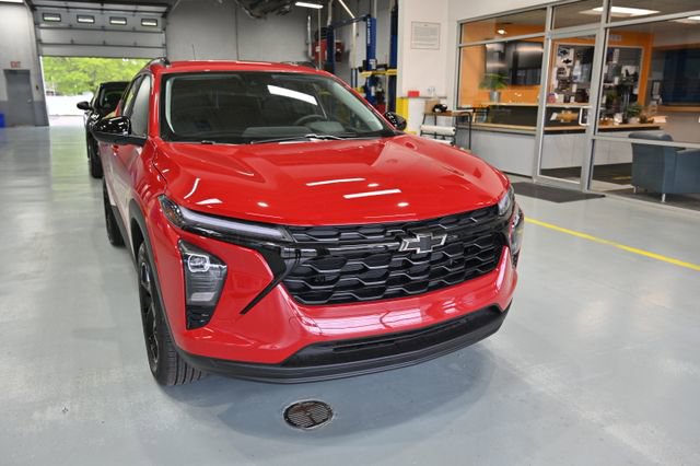 New 2026 Chevrolet Trax LT w/ Driver Confidence Package FWD image 3
