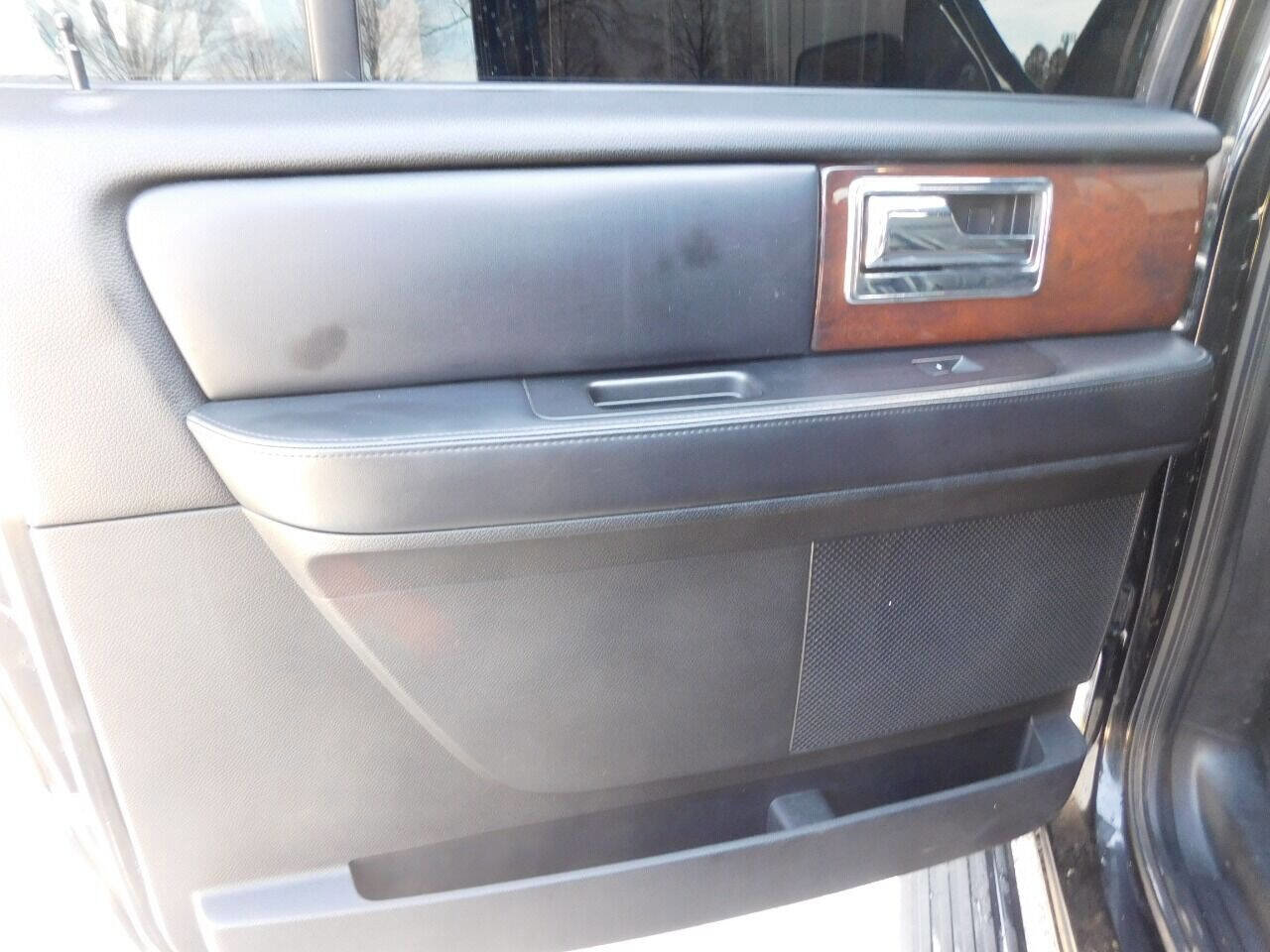 Used 2017 Lincoln Navigator L Select AWD/4WD image 12