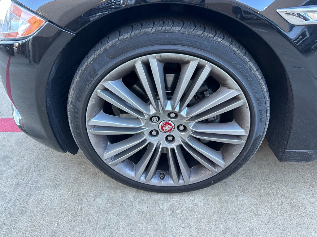 Used 2015 Jaguar XJ L Portfolio image 36