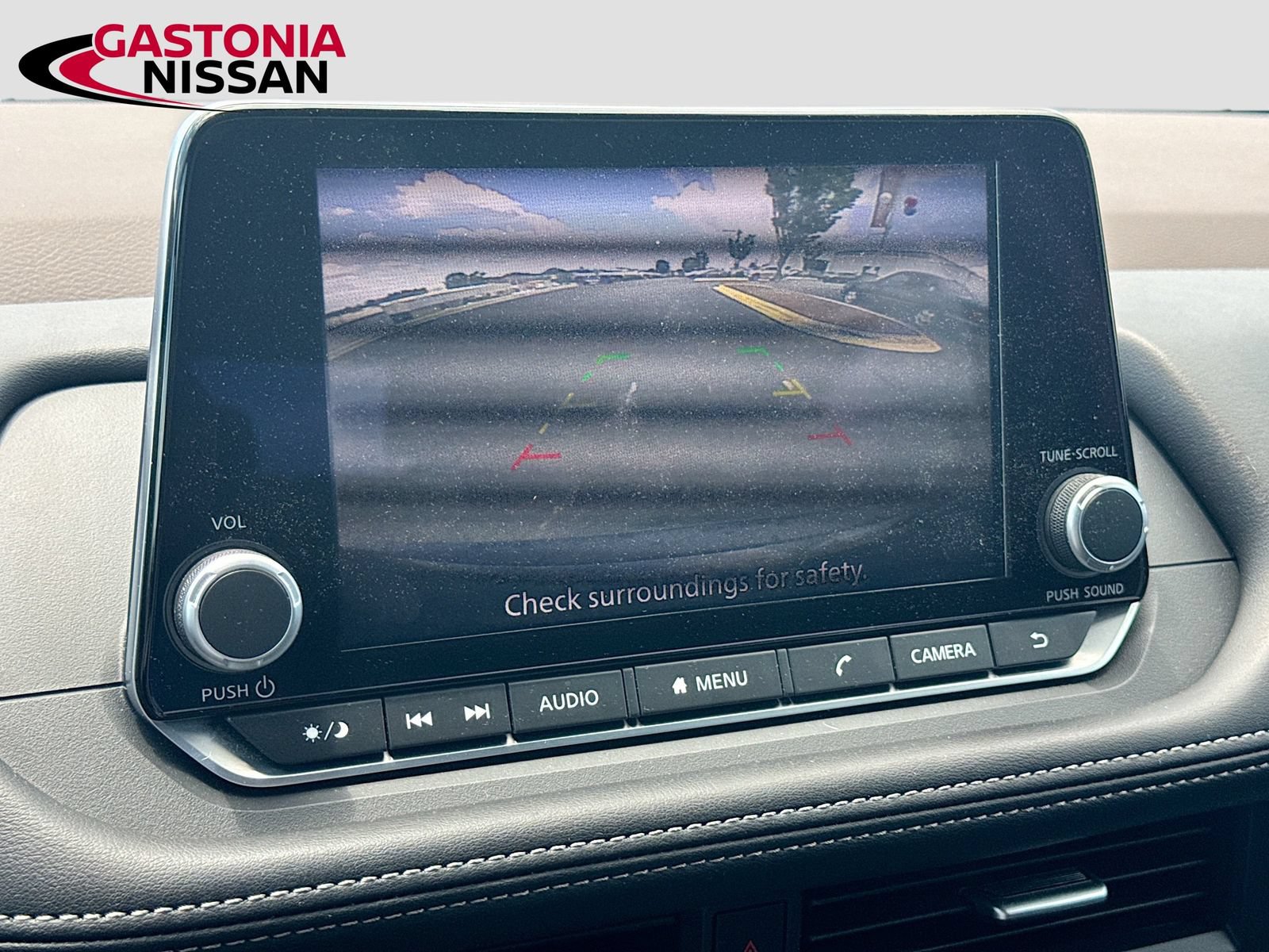 Used 2023 Nissan Rogue S FWD image 17