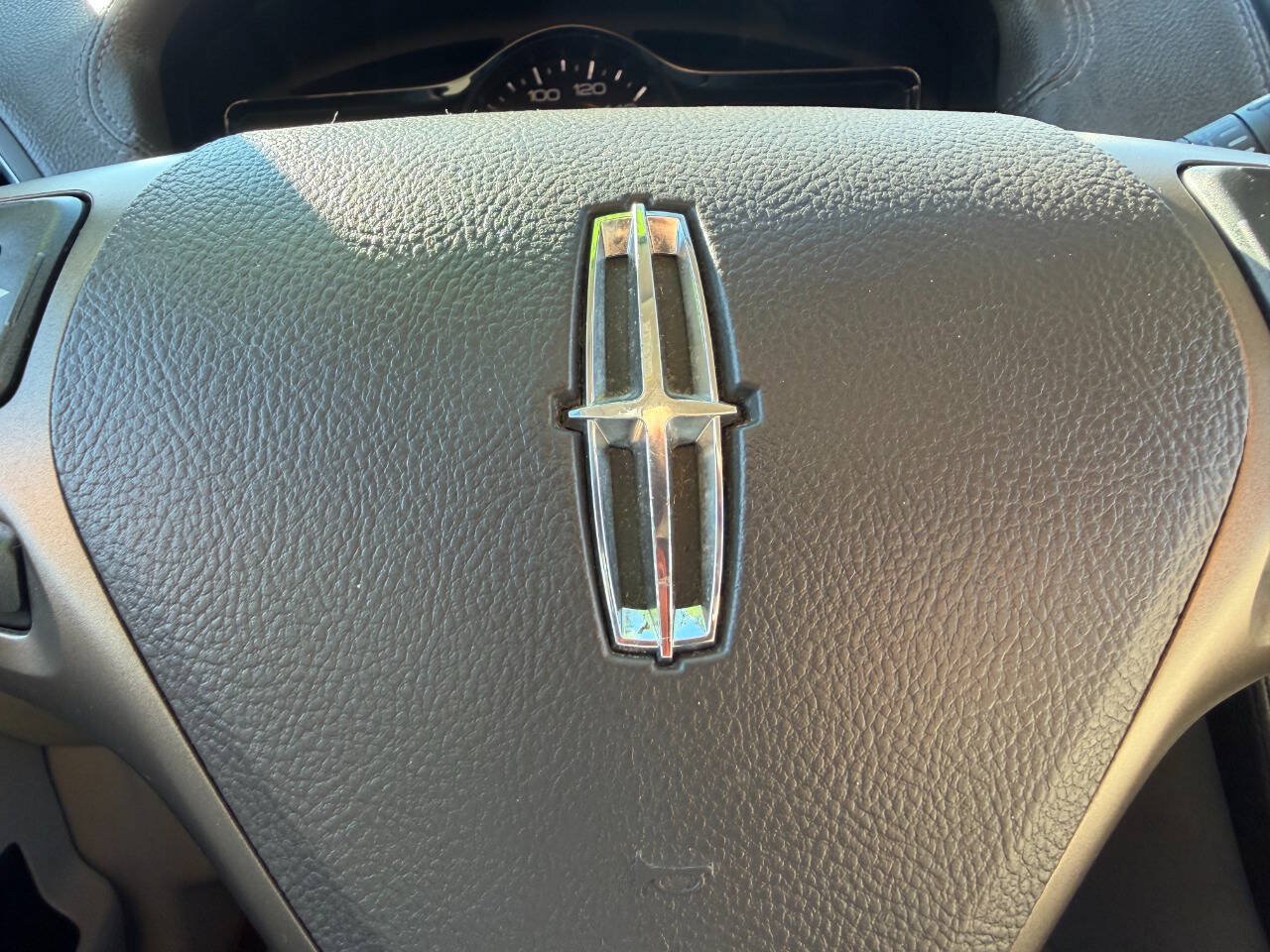Used 2012 Lincoln MKX AWD image 21