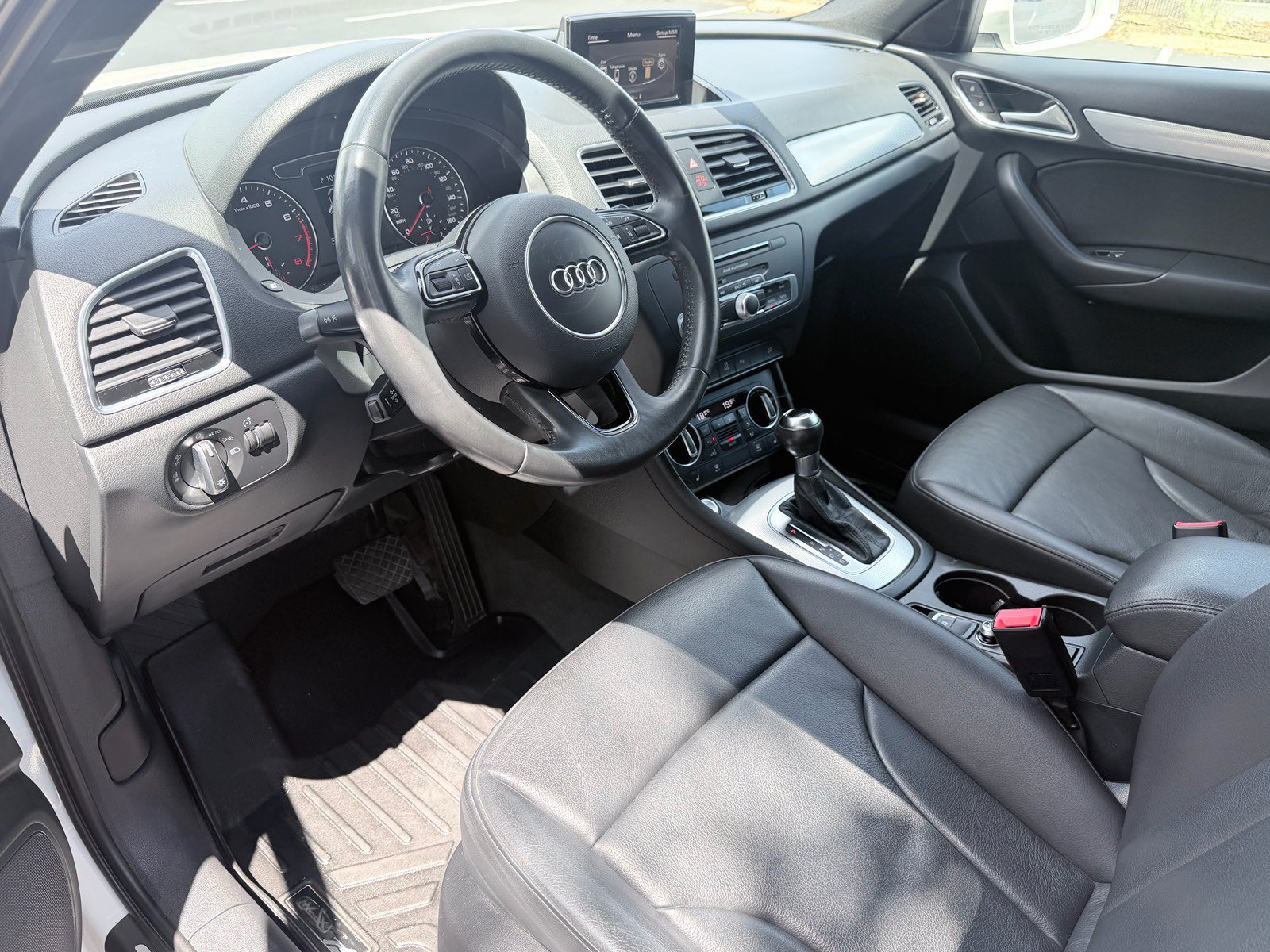 Used 2018 Audi Q3 2.0T Premium w/ Convenience Package FWD image 12