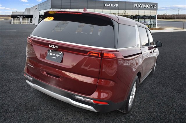 Certified 2024 Kia Carnival LX image 3