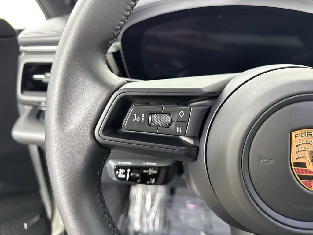 Certified 2025 Porsche Macan 4 Electric AWD/4WD image 37