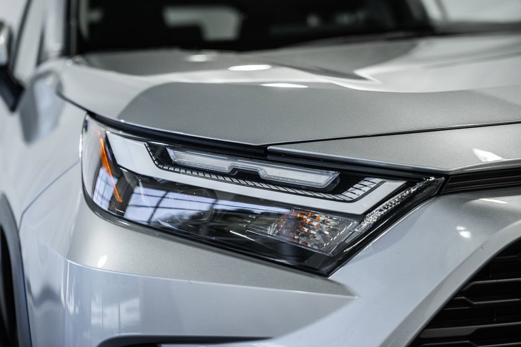 Used 2025 Toyota RAV4 XLE AWD/4WD image 11
