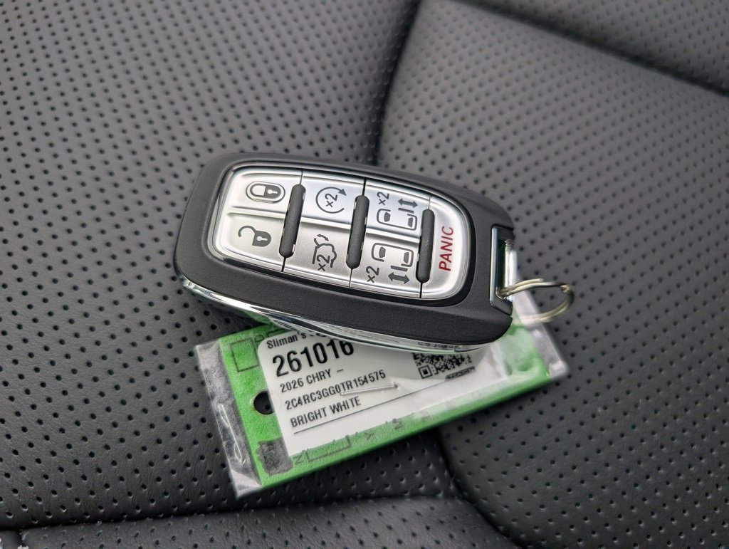 New 2026 Chrysler Pacifica Limited image 19