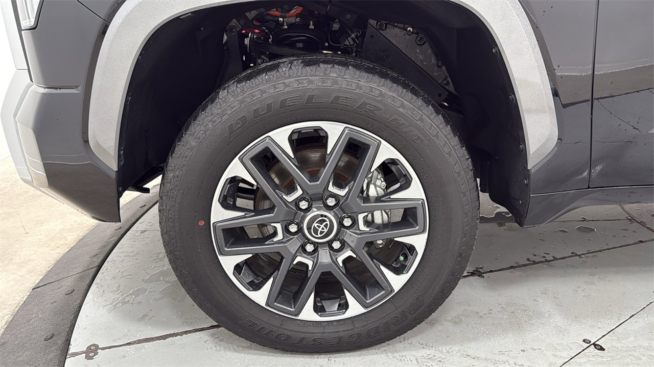 Used 2024 Toyota Tundra Limited image 24