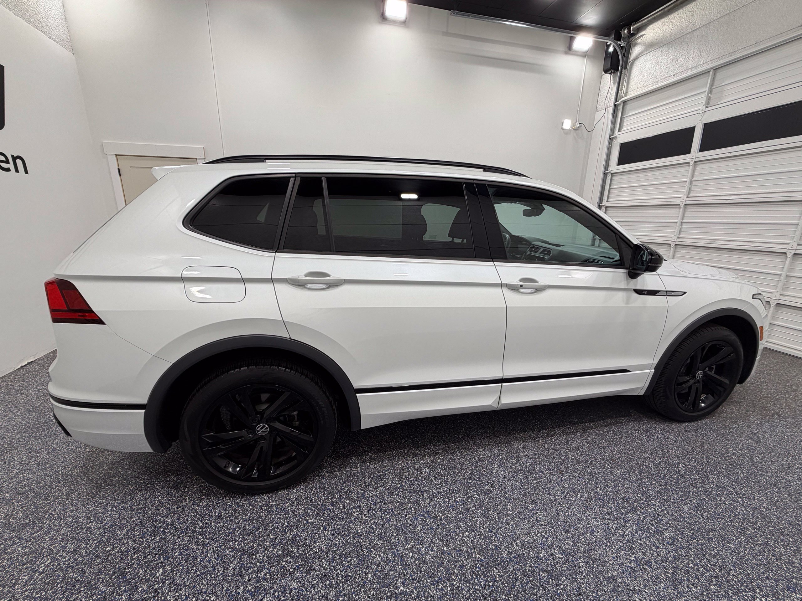 Certified 2023 Volkswagen Tiguan SE R-Line FWD image 7