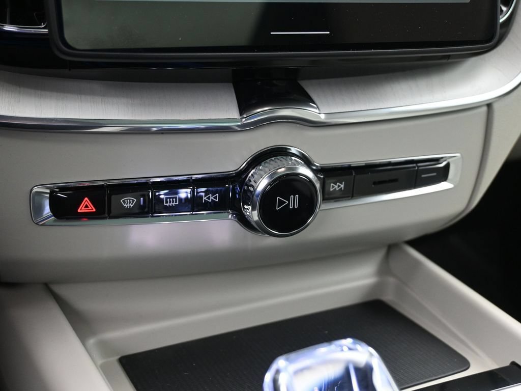 New 2026 Volvo XC60 T8 Ultra w/ Protection Package Premier AWD/4WD image 15
