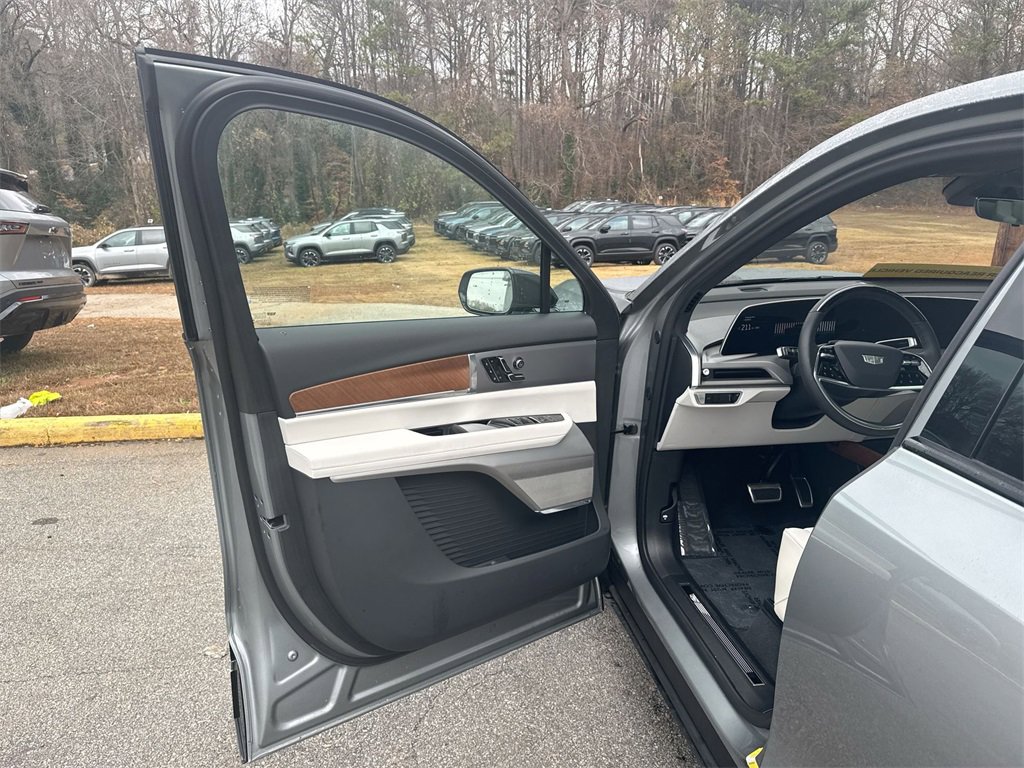 Used 2026 Cadillac Vistiq Sport image 13