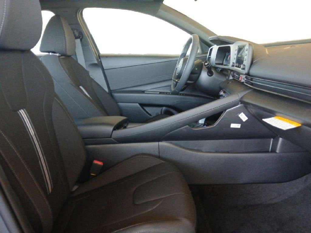 New 2026 Hyundai Elantra SEL Sport FWD image 15