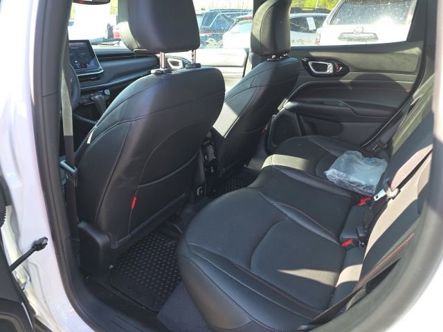 Used 2024 Jeep Compass Trailhawk w/ Trailhawk Elite Group image 13
