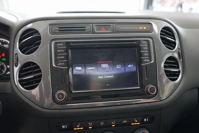 Used 2017 Volkswagen Tiguan Sport image 35