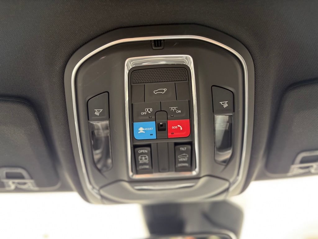 Used 2023 Jeep Grand Cherokee Altitude AWD/4WD image 32