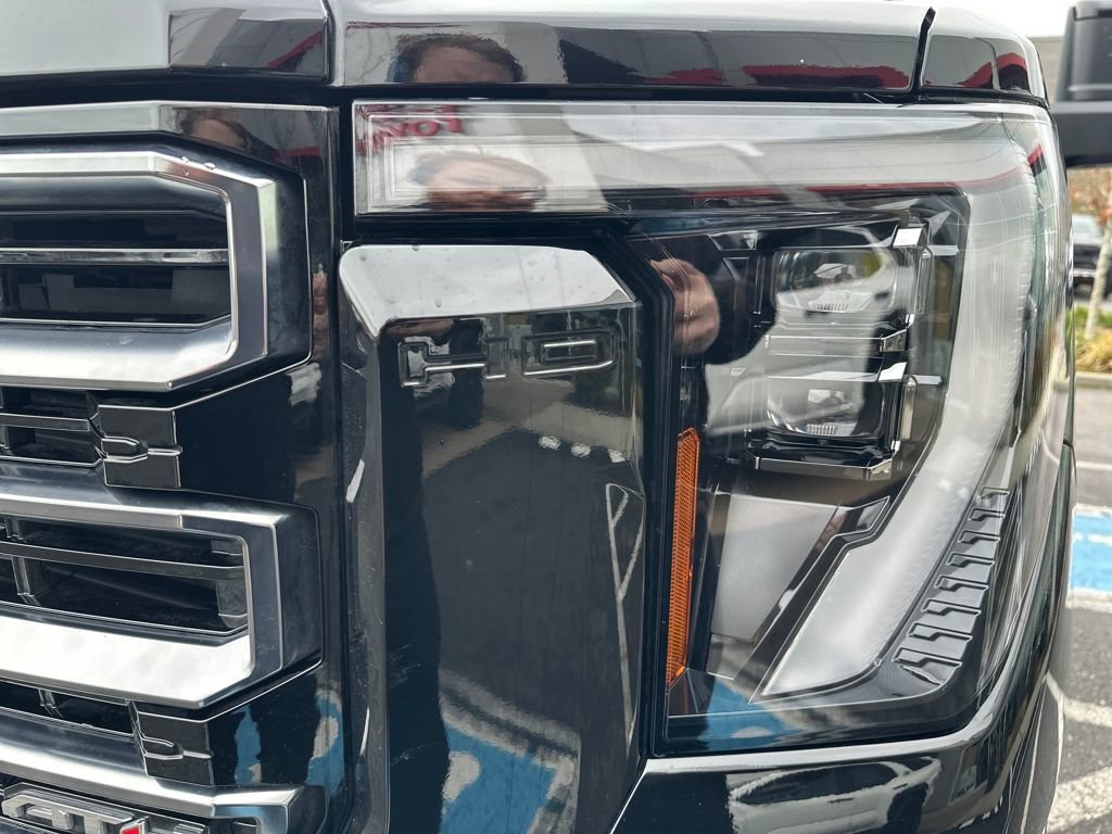 Used 2025 GMC Sierra 3500 AT4 w/ AT4 Premium Plus Package image 9