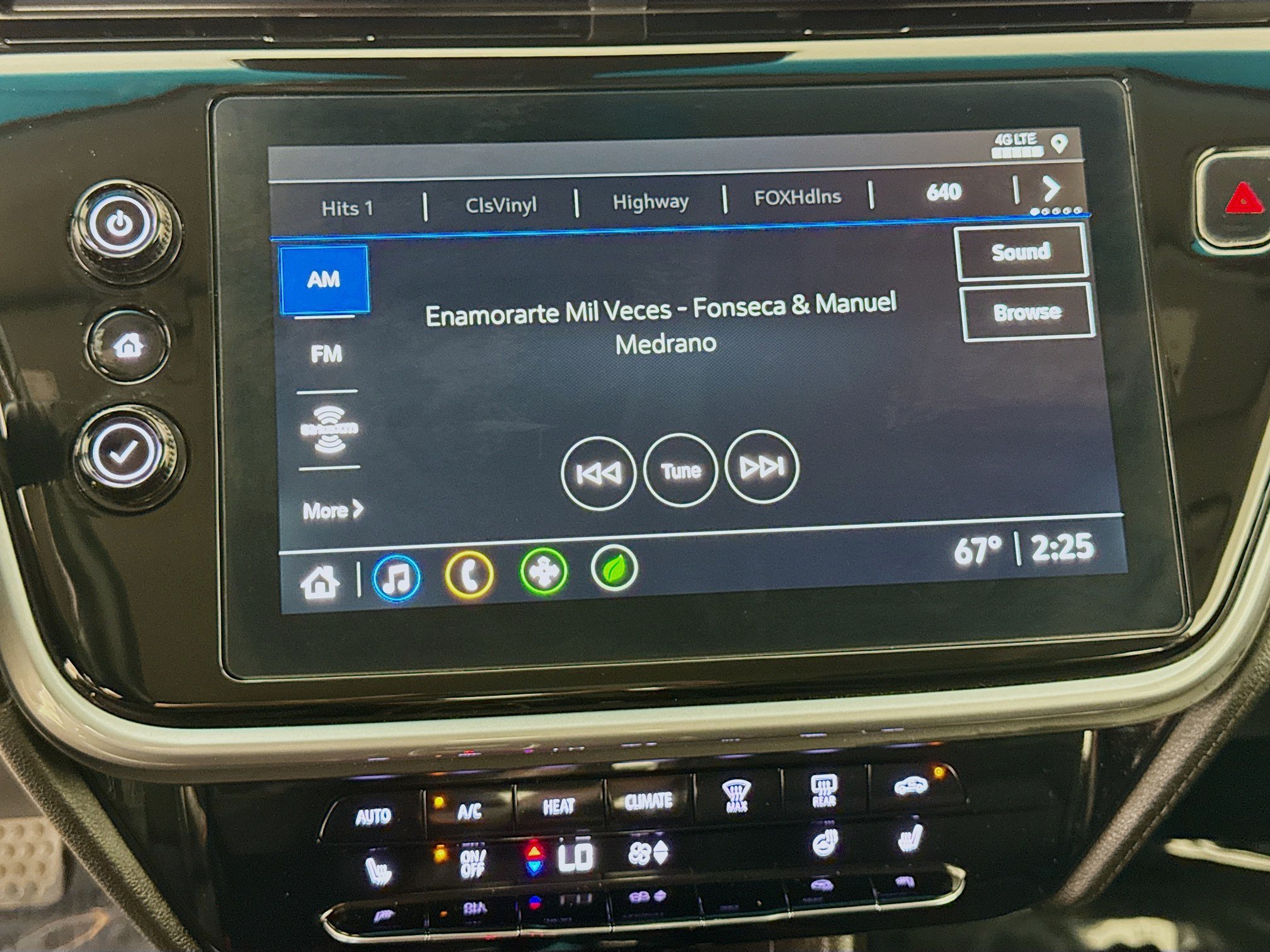 Used 2023 Chevrolet Bolt LT w/ Infotainment Package FWD image 14
