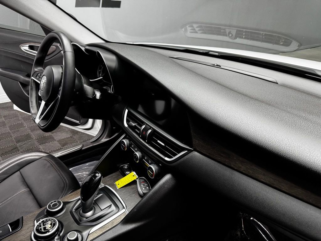 Used 2019 Alfa Romeo Giulia Ti w/ Nero Edizione image 53