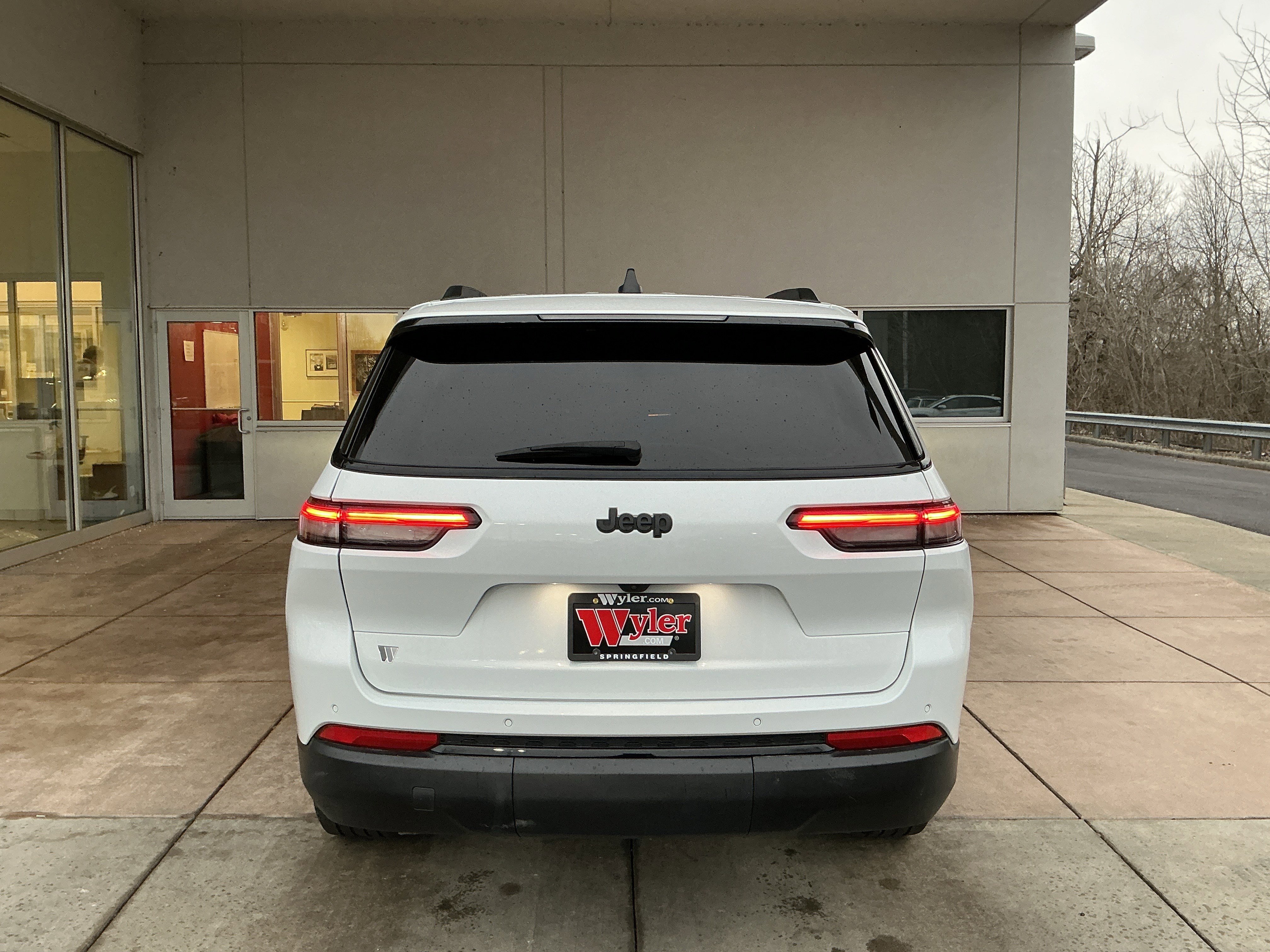 Used 2022 Jeep Grand Cherokee L Laredo image 21