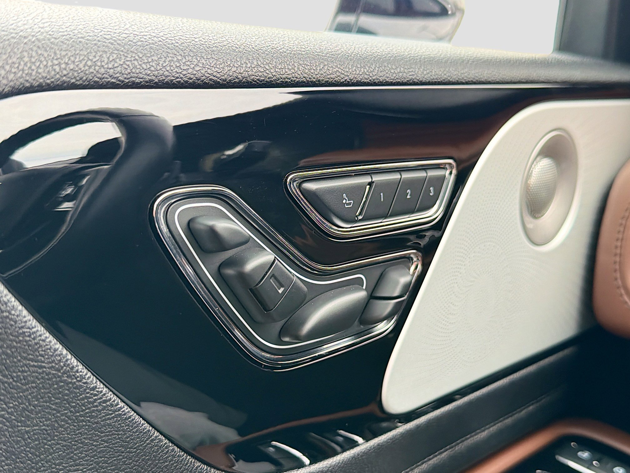 Used 2023 Lincoln Aviator Reserve w/ Equipment Group 201A image 9