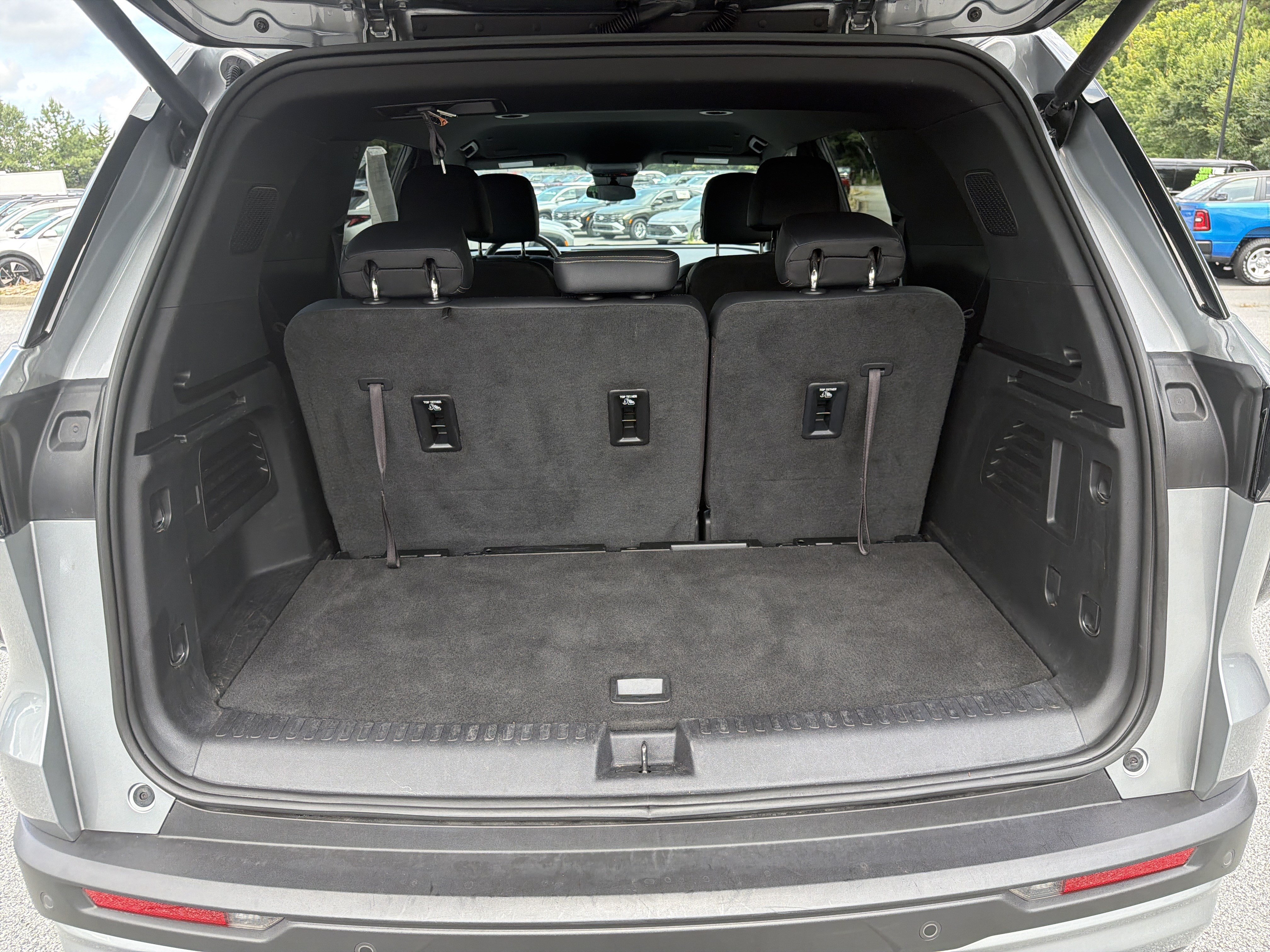 Used 2025 Chevrolet Traverse LT FWD image 22