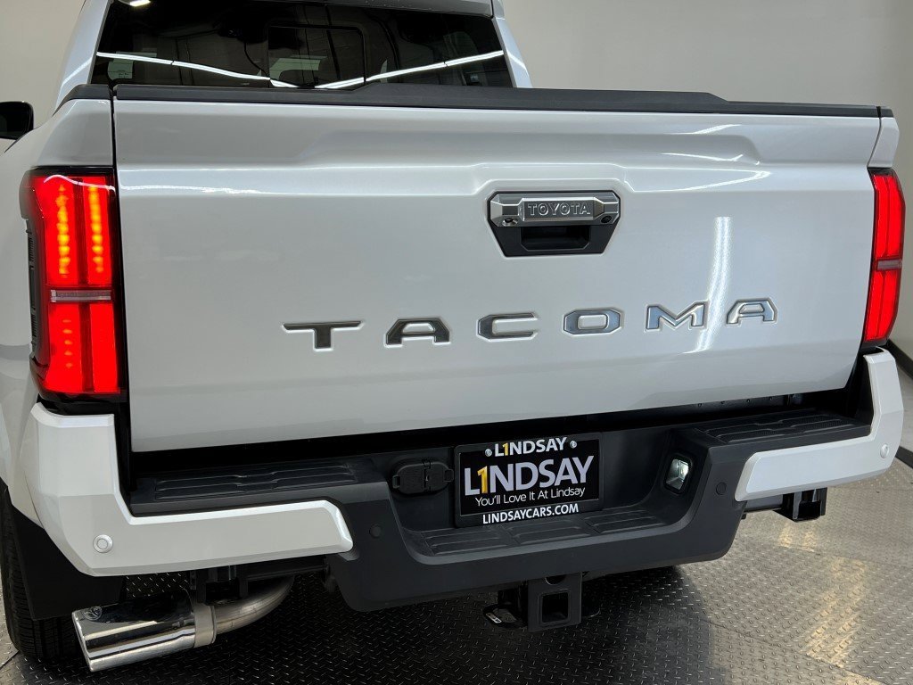 Used 2025 Toyota Tacoma Limited image 8