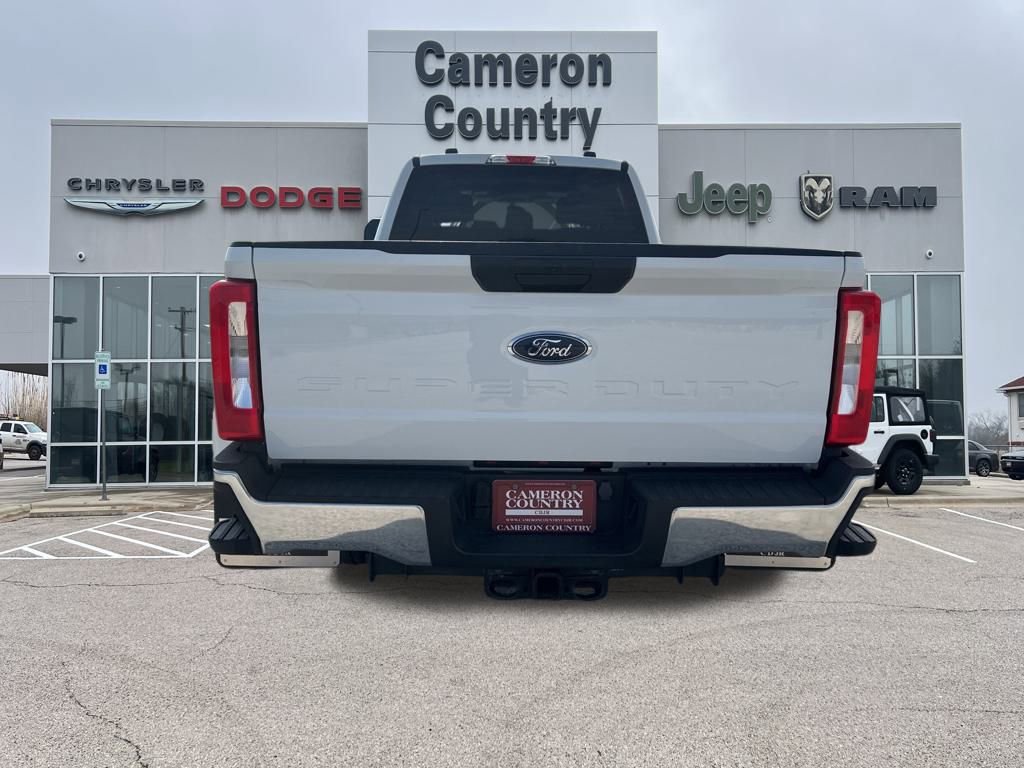 Used 2024 Ford F350 XLT image 4