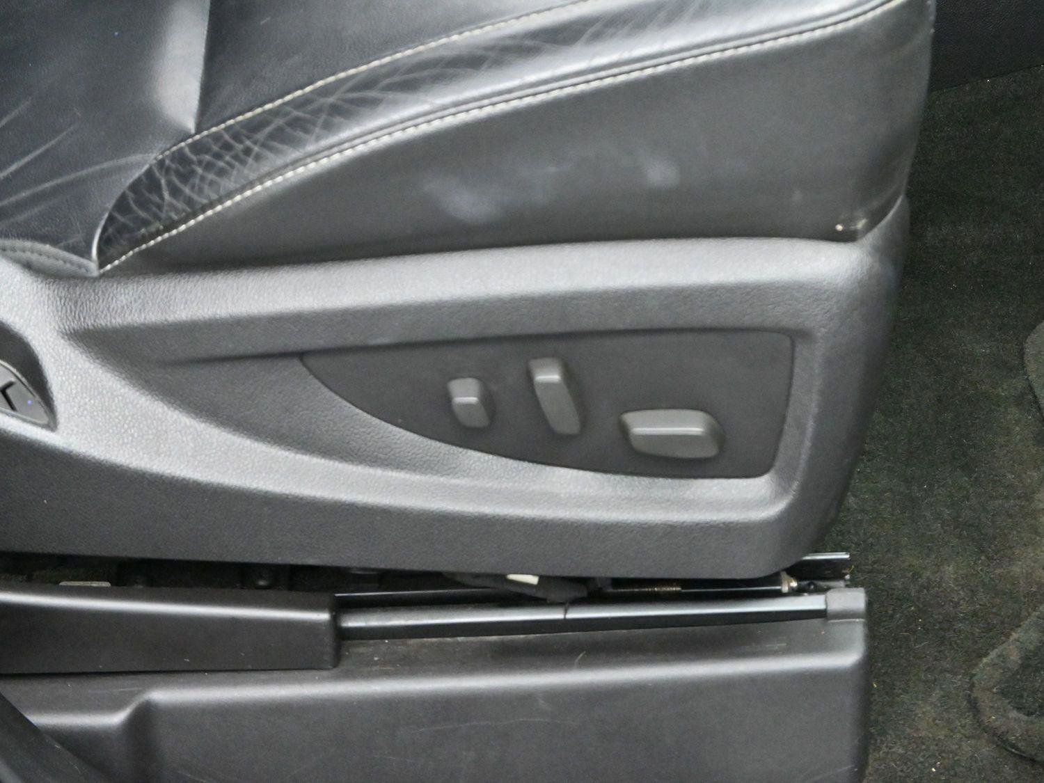 Used 2015 Chevrolet Suburban LT image 36