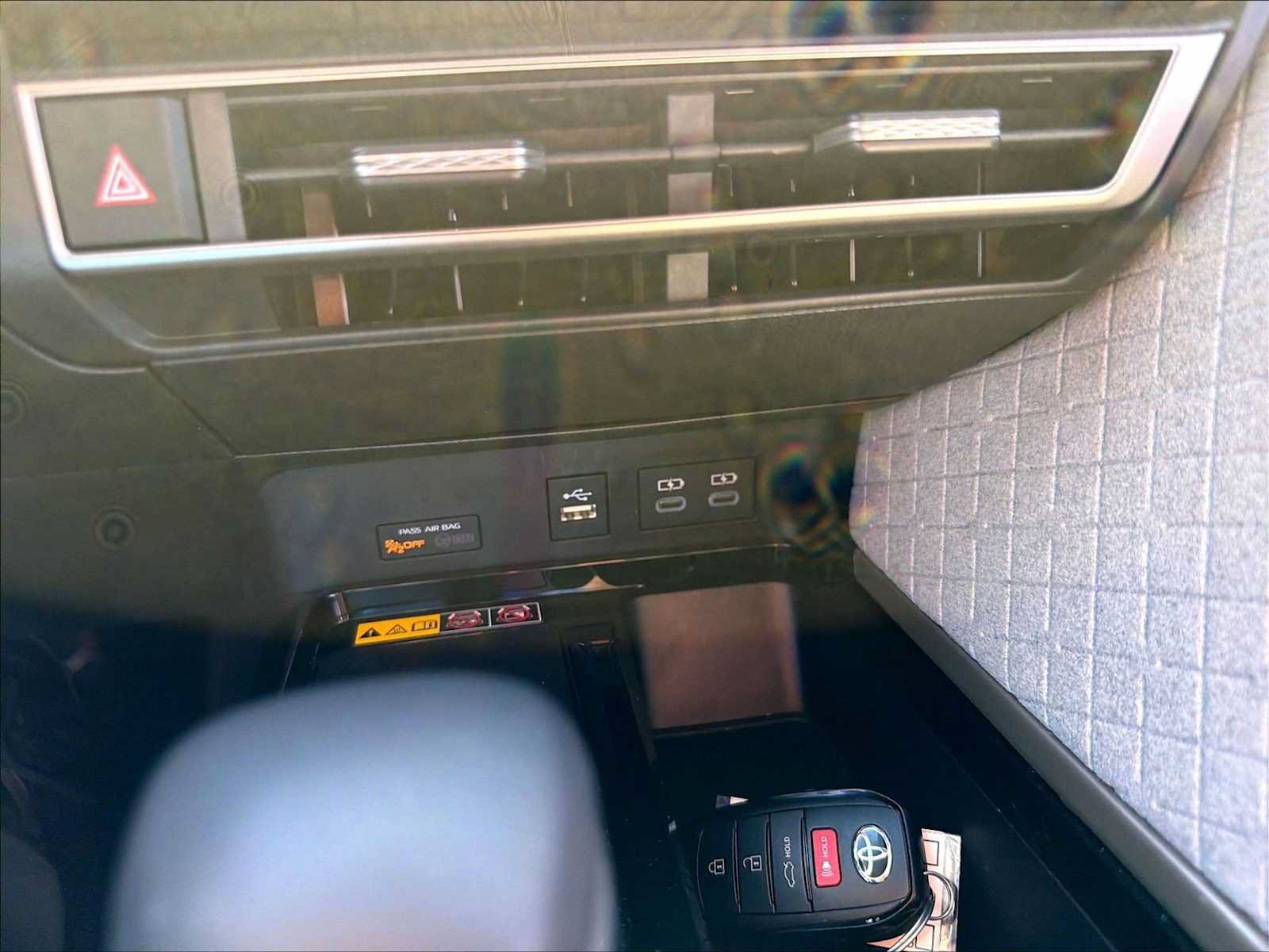 Used 2025 Toyota Camry XLE w/ Premium Package FWD image 32