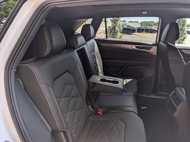Certified 2025 Volkswagen Atlas Cross Sport SE w/ Panoramic Sunroof Package AWD/4WD image 16