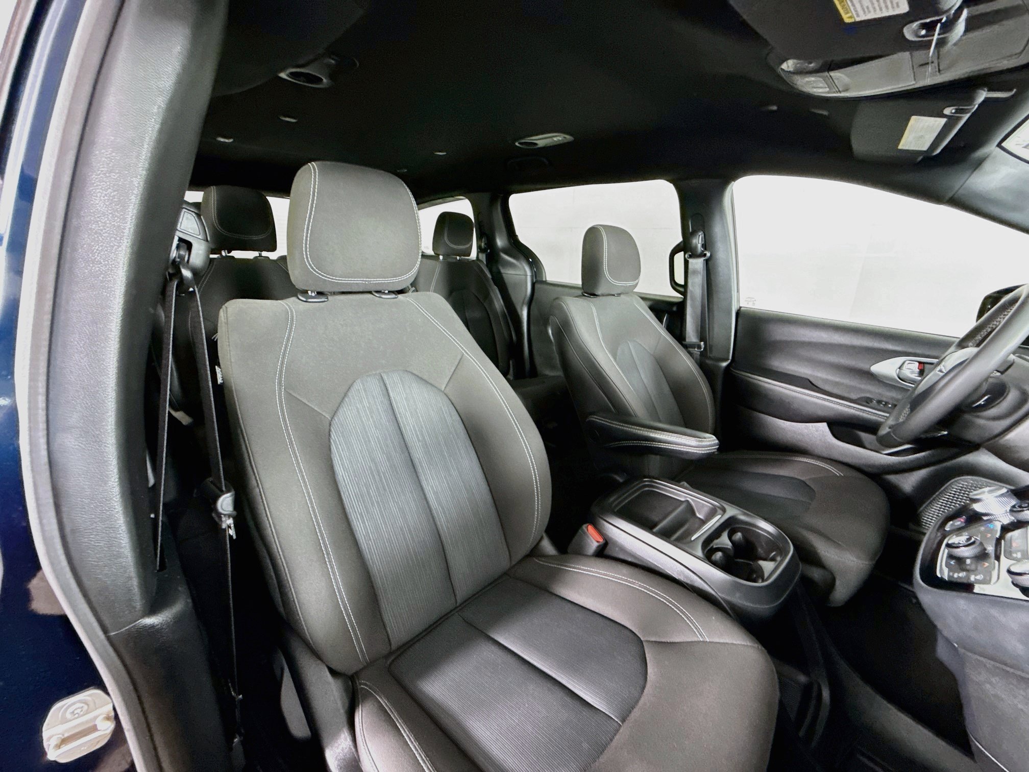 Used 2024 Chrysler Pacifica Touring FWD image 35