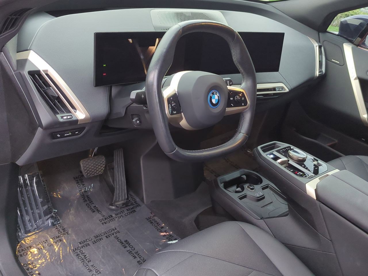 Used 2023 BMW iX xDrive50 w/ Sport Package image 9