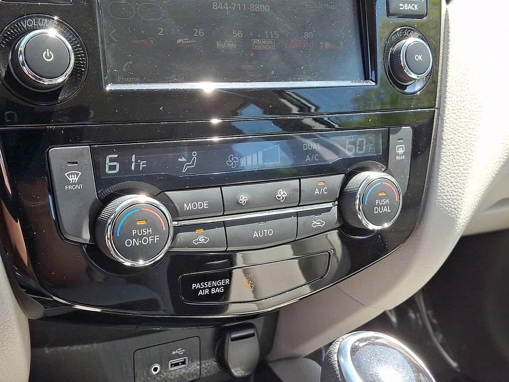 Used 2022 Nissan Rogue Sport SL AWD/4WD image 16