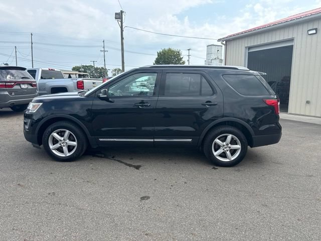 Used 2017 Ford Explorer XLT AWD/4WD image 6