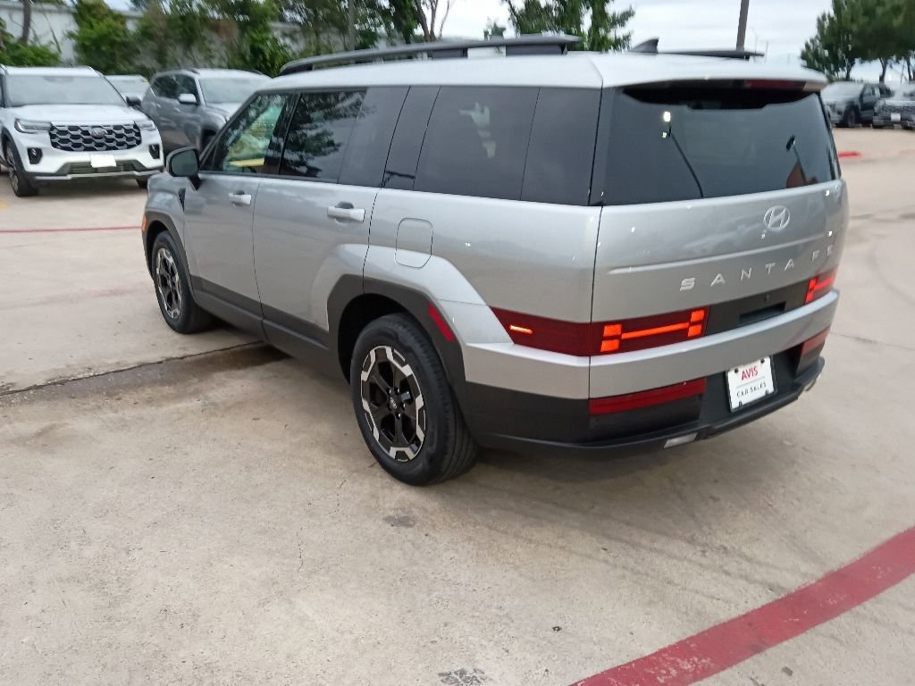 Used 2025 Hyundai Santa Fe SEL FWD image 8