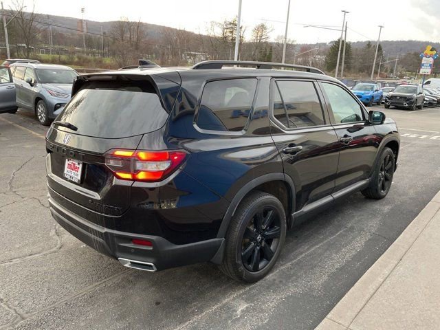 Used 2025 Honda Pilot Black Edition image 4