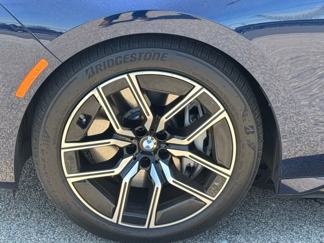 Used 2023 BMW 760i xDrive AWD/4WD image 4